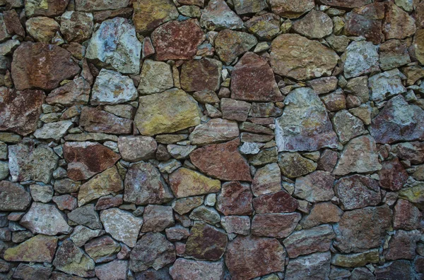Яркие цветные каменные блоки, собранные в мозаику — стоковое фото