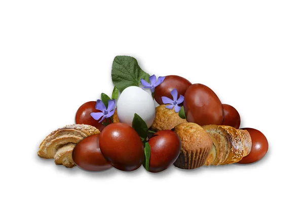 Painted eggs with sweet pastries and flower periwinkle — Stock Photo, Image