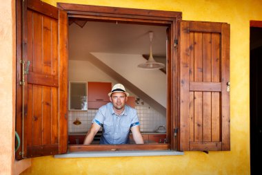 Genç yakışıklı adam portresi yaşam tarzı