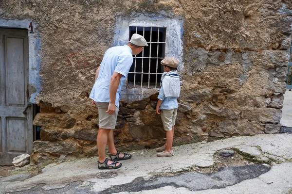 Father and his son in village Orgosolo, Italy — Stock Photo, Image