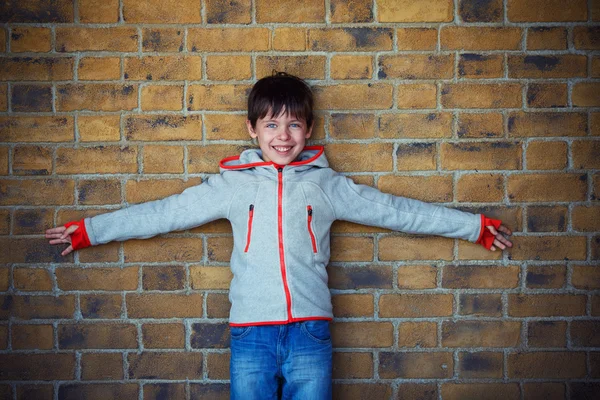 Retrato de lindo niño al aire libre — Foto de Stock