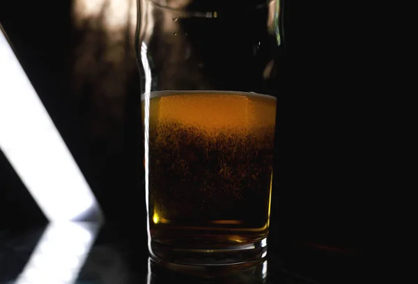 Selective Focus Glass Beer Bar Counter Night Club Nonic Pint — Stock Photo, Image