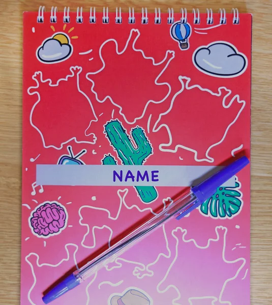 Cuaderno Espiral Rojo Con Diseño Gráfico Infantil Campo Para Nombre —  Fotos de Stock