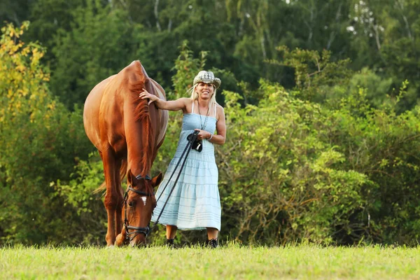 Portrait Woman Horse Outdoors Woman Horse Summer Meadow — Stock Photo, Image