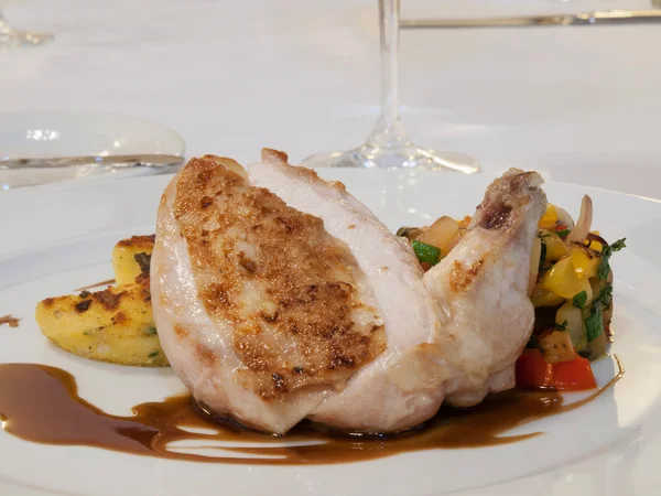 Pollo da fattoria alla griglia — Foto Stock