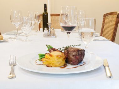 biftek bacon fasulye ile