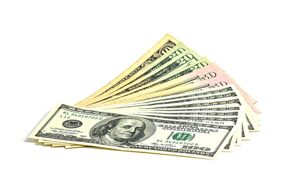 Großaufnahme großer Papierscheine. Amerikanische Währung isoliert auf weißem Hintergrund. — Stockfoto