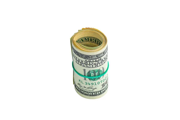 Aufgerollte Hundert-Dollar-Scheine. Rolle von Dollarscheinen, die mit einem Gummiband auf weißem Hintergrund gebunden sind. — Stockfoto