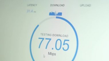İnternet hız ölçümü. İnternet bağlantı testi. Yavaş internet bağlantısı hızı.