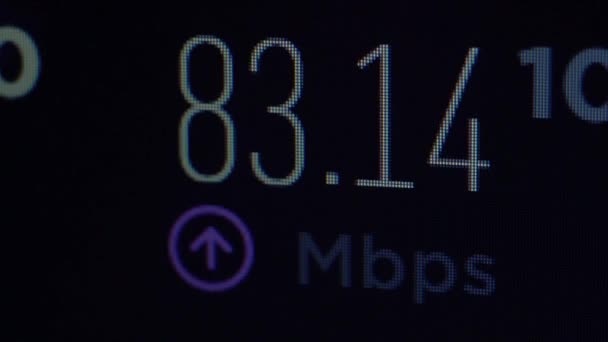 Hastighetsmätning på Internet. Internetanslutningstest. Långsam internetuppkopplingshastighet. — Stockvideo
