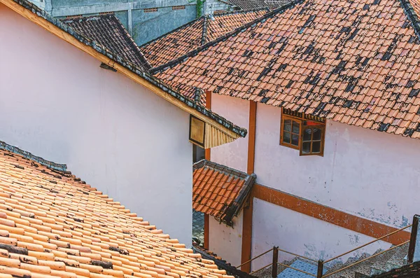 Staré Domy Oranžovými Kachlovými Střechami Úzké Uličky Pohled Shora Asie — Stock fotografie