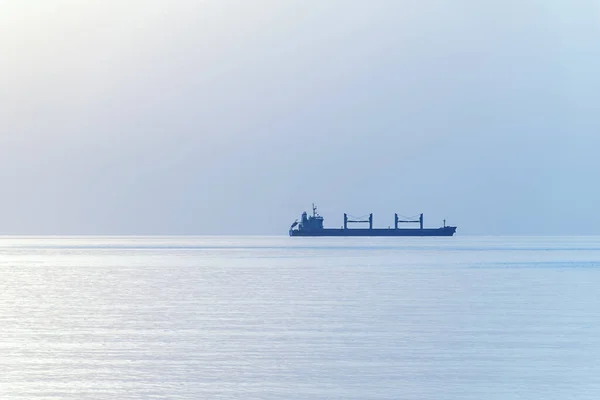 Sea Horizon Cargo Ship Silhouette Calm Serene Endless Sea Selective — Stock Photo, Image