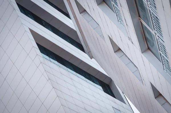 Vista Inferior Exterior Dos Edifícios Escritórios Modernos Fachada Com Janelas — Fotografia de Stock