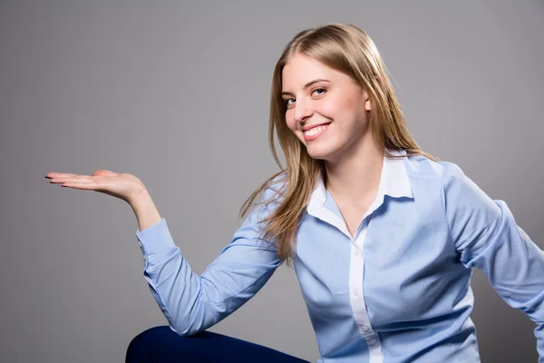 Young woman showing product — Stock Photo, Image