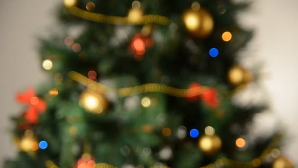 Luces desenfocadas del árbol de Navidad — Vídeos de Stock