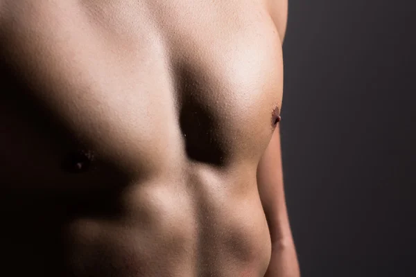 閉じるスポーツのマンの胸部 — ストック写真