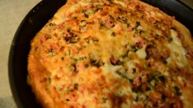 Bir tavada ev çevre pizza