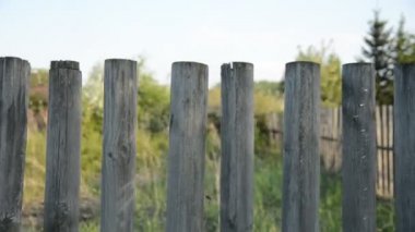 Bir yazlık eski ahşap çit