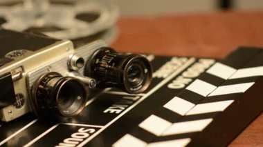 Retro kamera ile film clapper yalan