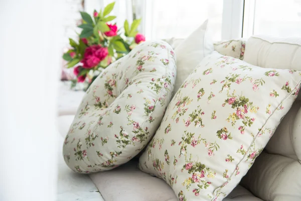 Pillows on the windowsill and plastic window — Stock Photo, Image