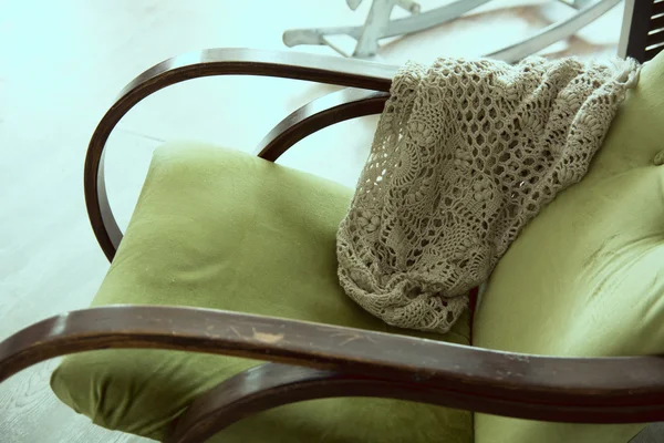 Close-up de uma cadeira de balanço verde — Fotografia de Stock