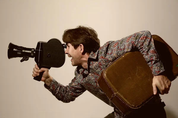 Portrait of a cameraman with old movie camera — Stock Photo, Image