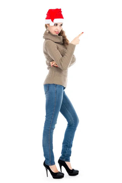 Mujer joven en un suéter y jeans señalando el lado del dedo . — Foto de Stock