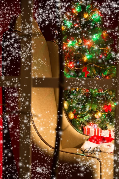 Décor de Noël avec sapin et fauteuil — Photo