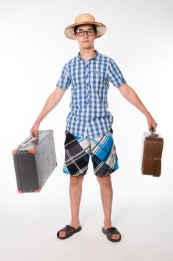 Genç, yakışıklı adam gözlüklü iki eski çanta tr için hazır