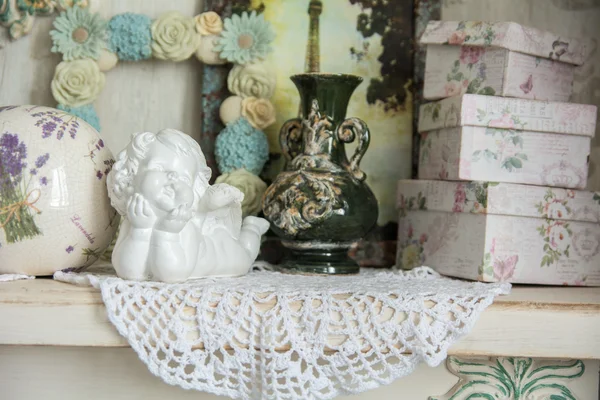 Vintage table with an angel and boxes for gifts. — Stock Photo, Image