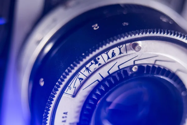 Close-up lens Photo Film camera with a purple light. Drawn men o — Φωτογραφία Αρχείου