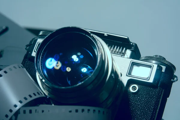 Close-up of old photo camera with metallic color. — Stock Photo, Image