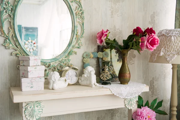 Closeup vintage interior with mirror and a table with a vase and — Stock Photo, Image