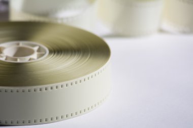 Yakın çekim makarası ile a negatif 35mm ince tabaka. Kopya alanı için duyuru