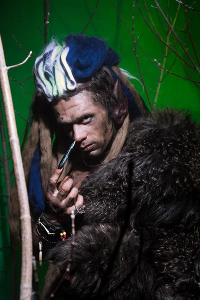 Portrait muscular werewolf with dreadlocks with long nails among — Stock fotografie