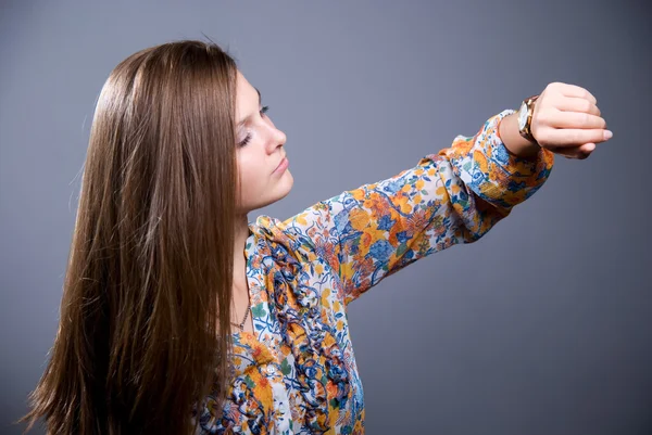 Close-up portrait of young beautiful girl in a bright colored bl — Stock Photo, Image