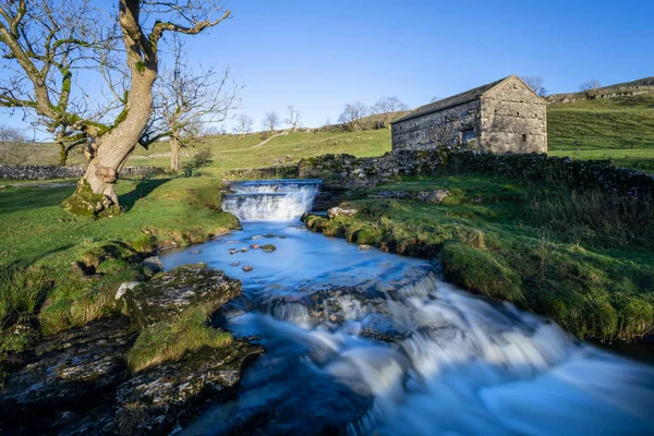 Cray Lower Falls Barn Wharfedale Yorkshire Sunny Day Long Exposure — Stock Photo, Image