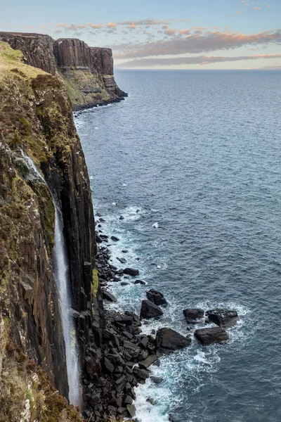 Cascate Mealt Cascata Roccia Kilt Scogliere Basalto Isola Skye Scozia — Foto Stock