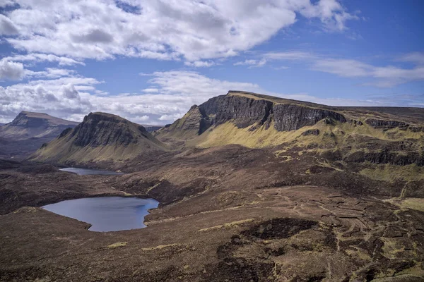 Quiraing Staffin Isle Skye Sunny Day Looking South Two Small — Fotografie, imagine de stoc