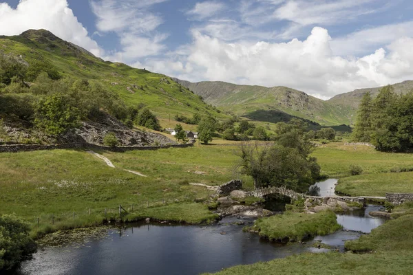 Slaters Bridge Little Langdale Looking Tilberthwaite Fells — Stock Photo, Image