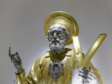 St Andrew sandığa