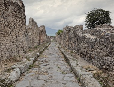 Pompeii Caddesi ve Vesuvius