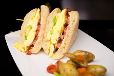 Kahvaltı sandviç patates