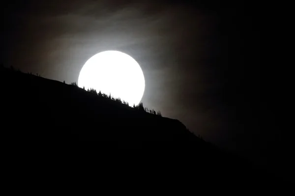 Буфет Fullmoon позаду на Rockys — стокове фото