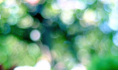 Bokeh pastel arka planının soyut hali. Bokeh ışığı. Çok renkli soyut arkaplanda parıldayan bulanık spot ışıkları