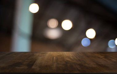 Görüntü Arkaplan Odasında Ahşap Masa Üstü içi boş kopya alanı ile 