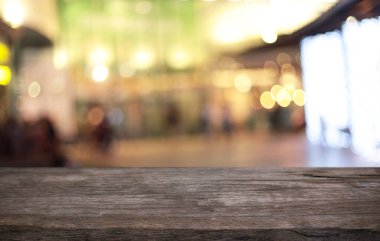 Görüntü Arkaplan Odasında Ahşap Masa Üstü içi boş kopya alanı ile 