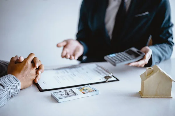 Business People Signing Contract Making Deal Real Estate Agent Concept — Stock Photo, Image