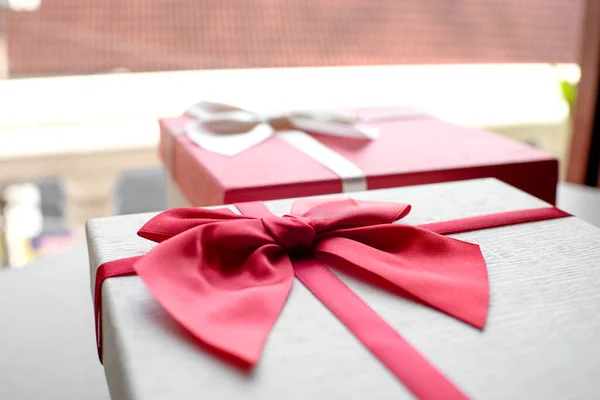 Valentine Present Gift Box Red Ribbon Romantic Couple — Stock Photo, Image