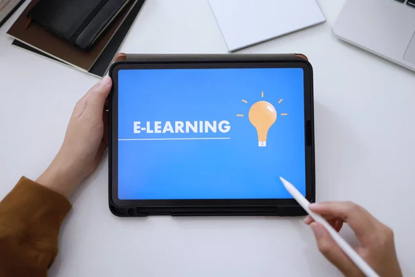 Learning Concept Met Website Tablet Onderwijs Internet Technologie Web Online — Stockfoto